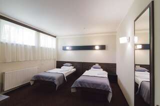 Отель Zinedine Sport-Hotel Ужгород Стандартный двухместный номер с 2 отдельными кроватями-2