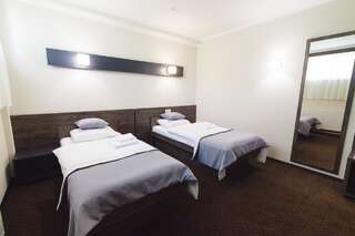 Отель Zinedine Sport-Hotel Ужгород Стандартный двухместный номер с 2 отдельными кроватями-3