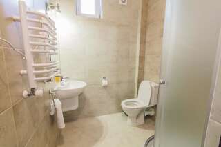 Отель Zinedine Sport-Hotel Ужгород Стандартный трехместный номер-1