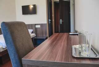 Отель Zinedine Sport-Hotel Ужгород Двухместный номер с 2 отдельными кроватями и балконом-1