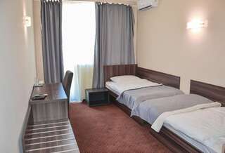 Отель Zinedine Sport-Hotel Ужгород Двухместный номер с 2 отдельными кроватями и балконом-2